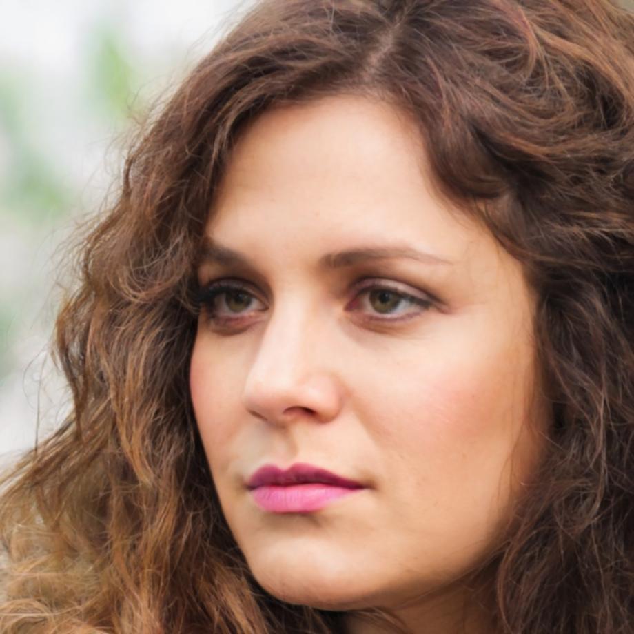 Retrato profesional de Florencia Etcheverry